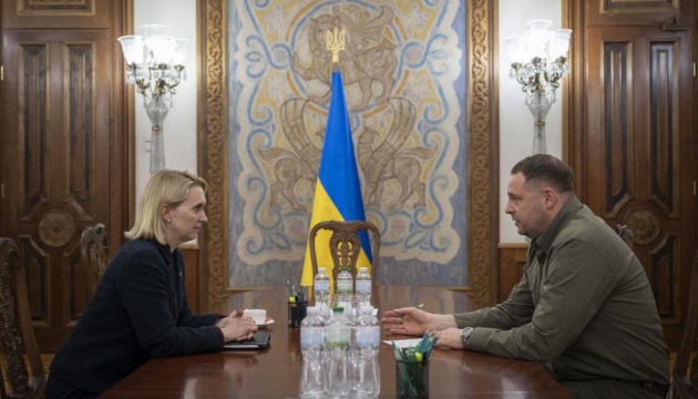 Єрмак поінформував посла США про удари російської армії по енергооб'єктах України