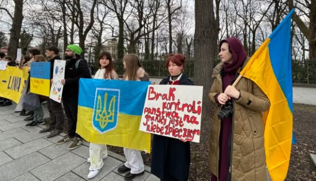 Polish, Ukrainian activists rally in Warsaw against border blockade