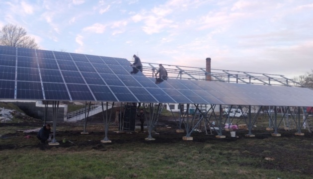 На Полтавщині будують сонячну електростанцію на території лікарні