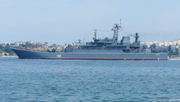 Obranné sily zasiahli ruské obojživelné lode „Jamal“ a „Azov“
