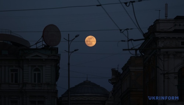 В Одесі продовжують діяти екстрені відключення світла