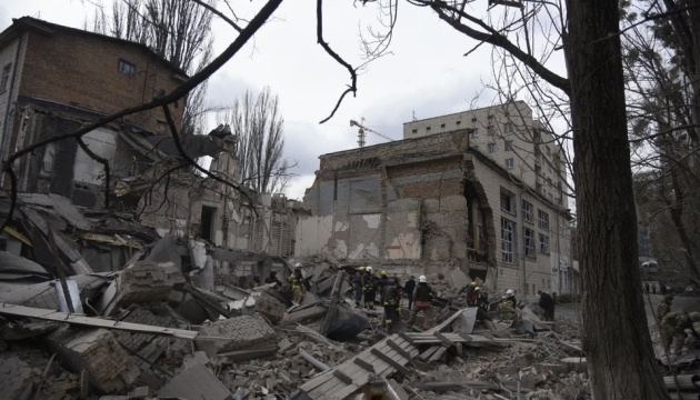Aumenta a 10 el número de heridos en el ataque con misiles a Kyiv