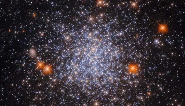 Особливий ракурс: Hubble показав зоряне скупчення у сузір'ї Столової Гори