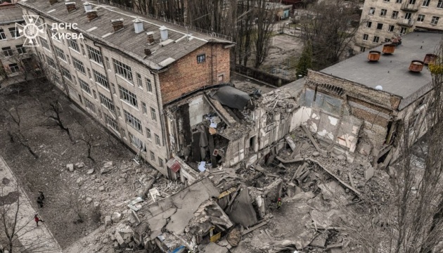 У Києві під завалами внаслідок ракетного удару може перебувати людина - ДСНС