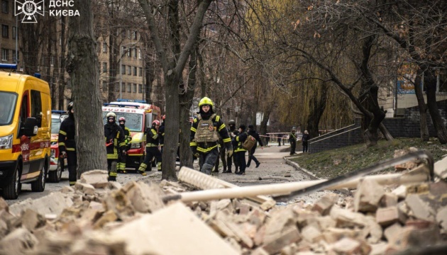 Інформація про людину під завалами будинку у Києві не підтвердилась