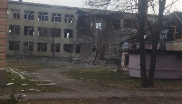 Війська РФ скинули дві авіабомби на школу у Сумській області