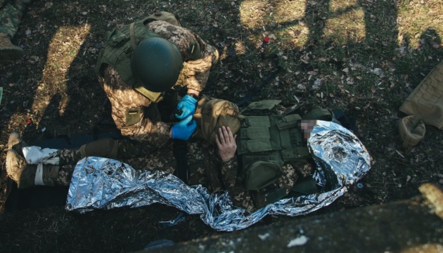 Канадські військові показали, як навчають українських захисників тактичної медицини