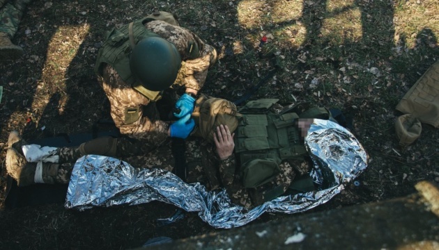 Des militaires canadiens ont formé leurs collègues ukrainiens à la médecine tactique 