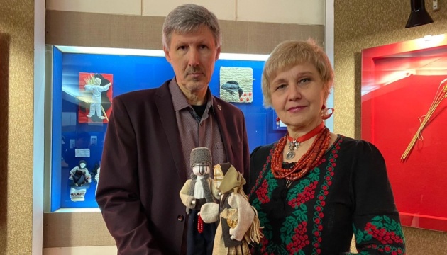 Директор місії СКУ в Україні відвідав у Києві виставку ляльок, присвячену Голодомору