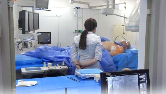 На Тернопільщині вперше імплантували пацієнту в серце трикамерний кардіовертер-дефібрилятор