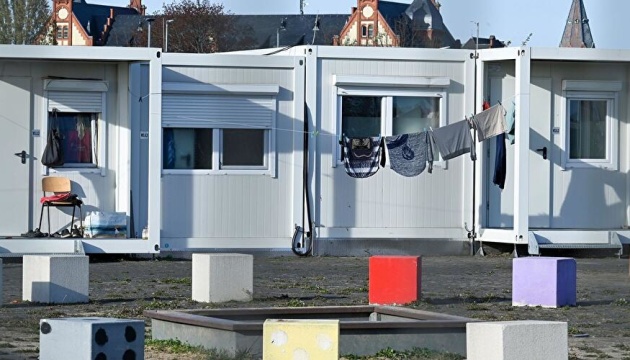 У Берліні планують побудувати 16 модульних центрів для біженців з України
