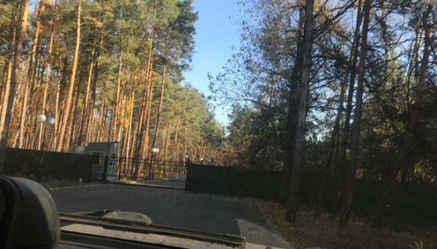 НАБУ та САП викрили схему заволодіння 2,2 гектарами лісу на березі Київського моря