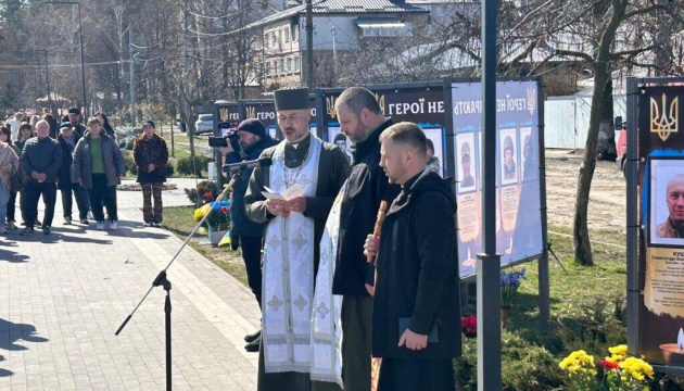 У Гостомелі вшанували пам’ять захисників, які загинули під час звільнення Київщини