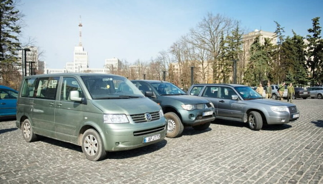 На Харківщині військовим передали 18 автомобілів