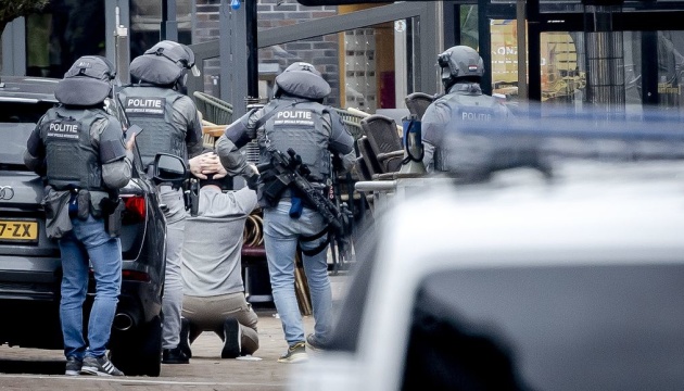 Чоловік, який захопив у заручники відвідувачів кафе у Нідерландах, був відомий поліції