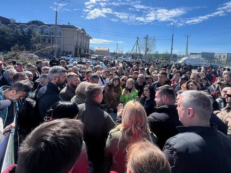 Мітинг мешканців Гатненської громади та села Мархалівка проти будівництва військового кладовища під Києвом