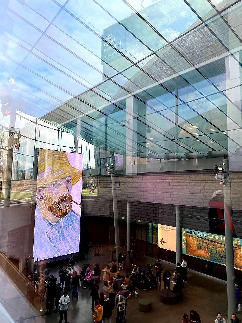 Музей Ван Гога в Амстердамі став 80-м, в якому з’явився український аудіогід. Фото Валентини Самченко