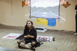 На Одещині відбулась прем'єра документальної вистави про митців та мисткинь, які служать в ЗСУ