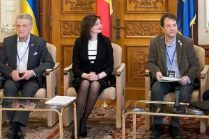 Україна працює над новою стратегією партнерства зі світовим українством – посол