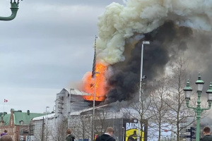 У Копенгагені в історичній будівлі спалахнула масштабна пожежа