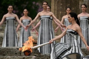 Олімпійський вогонь запалили у Греції 