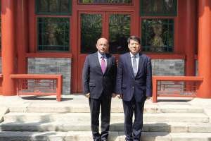 Посол України в Китаї зустрівся зі спецпредставником уряду КНР Лі Хуеєм