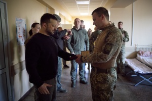 Зеленський перебуває з візитом на Донеччині -  відвідав медичну роту 95-ї ОДШБ