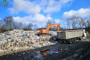 У Львові підприємець забруднив землі оборонного заводу побутовими відходами