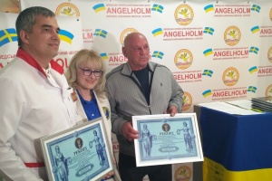 У Чернівцях нагородили пауерліфтера, який зі штучними суглобами став світовим рекордсменом