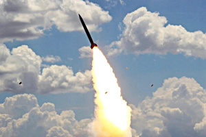 Наслідки падіння уламків ракети в Одесі