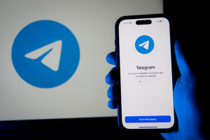 Apple вимагає від Telegram заблокувати низку каналів для українців