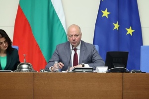 Парламент Болгарії відправив спікера у відставку за 1,5 місяця до виборів