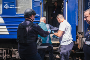 Із Торецька та Покровського району за добу евакуювали ще 54 людини, серед них - 8 дітей