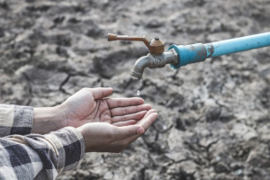 Жителі захоплених росіянами територій Луганщини труяться водою зі свердловин