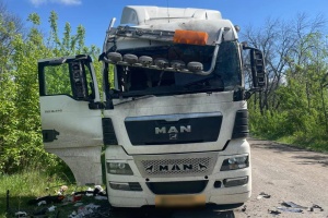 Росіяни дроном атакували вантажівку у Вовчанську на Харківщині, водій - у важкому стані