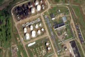 ЗМІ опублікували знімки удару безпілотників по нафтобазі у Смоленській області