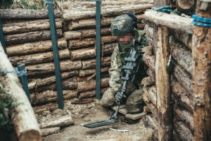 Canadian instructors train Ukrainian recruits in demining