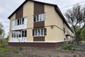 У селі Мироцьке на Київщині відновили зруйнований росіянами двоповерховий будинок