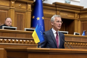 Jens Stoltenberg tient un discours devant les parlementaires ukrainiens 