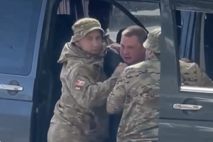 В Одеському ТЦК прокоментували відео, де люди у формі заштовхують чоловіка в авто