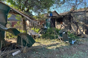 Ворог обстріляв Нікополь і дві громади Дніпропетровщини: зруйновані будинки, магазин і ЛЕП