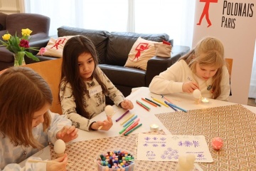 Le Centre Culturel d’Ukraine en France a organisé un atelier de peinture d'œufs de Pâques pour les enfants