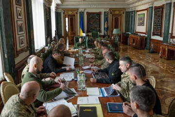 Zelensky chairs meeting with military, officials to discuss war drones