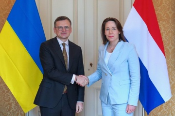 Kuleba llega a La Haya y se reúne con la ministra de Exteriores de los Países Bajos