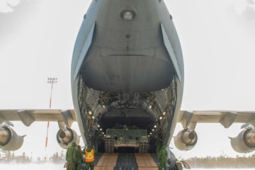 Les pilotes de l’Aviation royale canadienne ont livré 8 000 tonnes d’aide militaire à l’Ukraine 