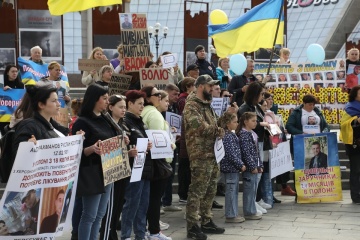 キーウでロシアに拘束される民間人を応援する集会開催