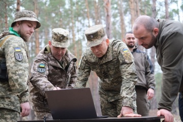 Umerov, Syrskyi examine Ukrainian developments for battlefield