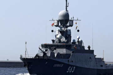 Armada de Ucrania: El pequeño barco lanzamisiles Serpukhov parece que tiene un fallo tras el incendio