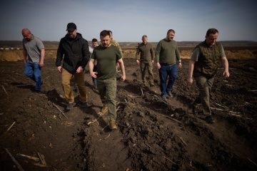 ゼレンシキー宇大統領、ハルキウ州訪問、ロシア国境付近の防衛施設構築を視察