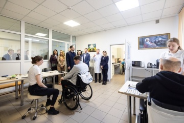 La Première dame de l’Ukraine a visité un centre pour des militaires en rééducation